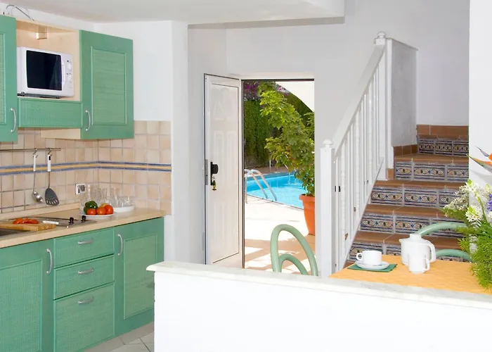 Apartmanhotel Esquinzo Y Monte Del Mar 3*