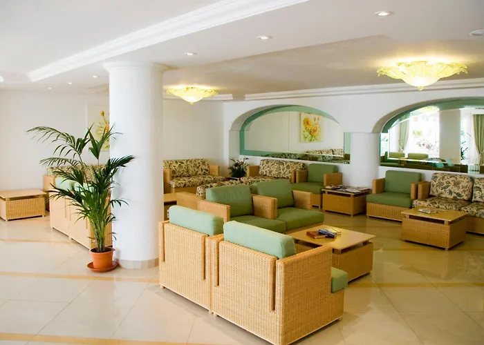 Esquinzo Y Monte Del Mar 3*