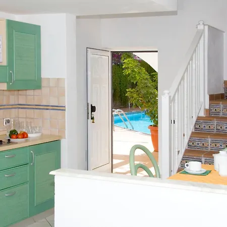 アパートホテル Esquinzo Y Monte Del Mar 3*